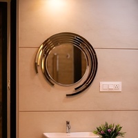 Moderne Houten Wandspiegel Aanpasbaar Formaat Ontwerp Voor Luxe Suites Gezellige Kamers Eenvoudige En Aantrekkelijke Wandspiegels