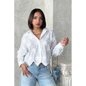 Blusa y Camisa Bordada para Mujer, Diseño Elegante y Personalizable para Mayor Comodidad y Estilo - Product Image 5