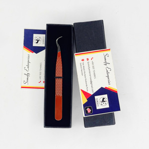 Pince à cils brun foncé à pointe argentée avec poignée en diamant et forme de crochet Produit durable en acier inoxydable de marque privée - Product Image 5