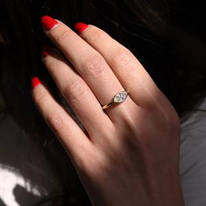 Anillo de Bodas de compromiso de moissanita de 1 quilate duradero VVS2 Claridad Corte brillante Plata de Ley 925 Proveedor al por mayor OEM de moda - Product Image 1