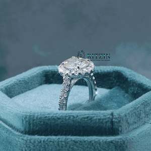 Bague de fiançailles halo en diamant de laboratoire taille ronde avec sertissage à griffes, argent 925 et accents en or rose pour femme - Product Image 5