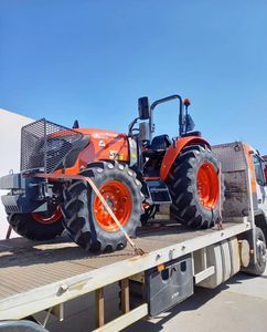 Tracteur Kubota L3302 de haute qualité avec moteur puissant et équipement agricole. - Product Image 4