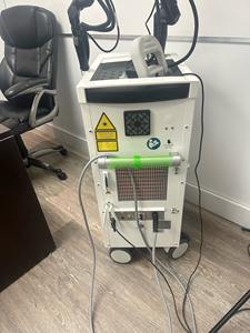 Sistema facial de tratamiento Cartessa SkinWave 2022 con pieza de mano Aqua, pieza de mano de pulso eléctrico y pieza de mano de doble elevación - Product Image 3