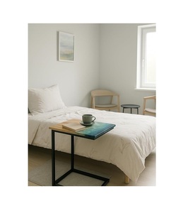 Élégante table d'appoint en bois doré artisanale avec plateau en marbre pour les idées de décoration intérieure de meubles de maison modernes - Product Image 1