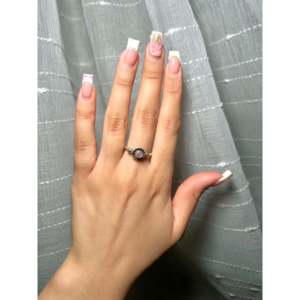 Bague en argent sterling faite à la main par des artisans navajo, avec une fine perle de nacre, style vintage hip-hop, sertie d'une pierre précieuse, pour un usage quotidien - Product Image 3