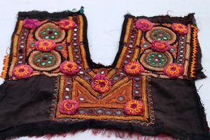 Zari Work Neck Empiècements de broderie Sindh Patch traditionnel Banjara Boho - Product Image 3