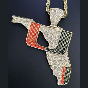 Colgantes y Dijes Deportivos para Hombre Miami Hurricanes Turnover de Plata de Ley 925 Chapados en Oro de 14K con Moissanita de Corte Brillante Redondo - Product Image 2