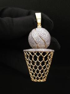 Colgante de Aro de Baloncesto en Acabado Dorado, Completamente Engastado con Moissanita, Joyería Deportiva Hip Hop - Product Image 2