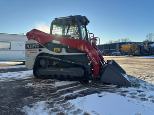 รถตักล้อยาง Takeuchi TL12V-2 ราคาประหยัด พร้อมมอเตอร์แบบตีนตะขาบ พร้อมใช้งานสำหรับงานเคลียร์พื้นที่ กำจัดพุ่มไม้หนา และเตรียมพื้นที่ก่อสร้าง - Product Image 4