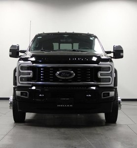 Camioneta Ford F-450 Super Duty Platinum Crew Cab LB DRW 4WD de Gasolina 2024 - Product Image 1