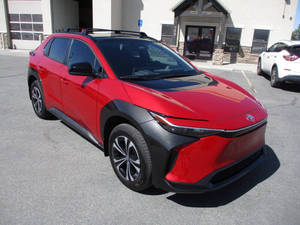 โตโยต้า bZ4X XLE 4 ประตู ครอสโอเวอร์ รุ่นใหม่ ปี 2025 ที่ได้รับการปรับปรุง - Product Image 2