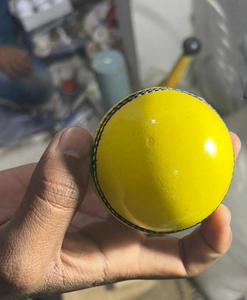 Pelotas de críquet de gran oferta, pelotas de críquet de cuero de uso profesional para adultos disponibles a precio mayorista desde Pakistán - Product Image 4