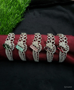 AMERICAN DIAMOND CUBIC ZIRCON ESTILO CLÁSICO Y PULSERAS DE DIAMANTES ARTIFICADOS Y CHAPADO EN PLATA PARA MUJER REGALO DE JOYERÍA DE BODA - Product Image 1