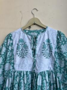 Vestido Midi con motivo Floral, minivestido de algodón 100%, estampado de bloque largo, cuello profundo, decoración de borlas, técnica bordada, cuerda más cerca - Product Image 4