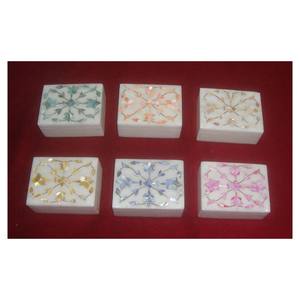 Boîtes indiennes incrustées de marbre faites à la main les plus belles et attrayantes avec une finition fine et une surface brillante - Product Image 1