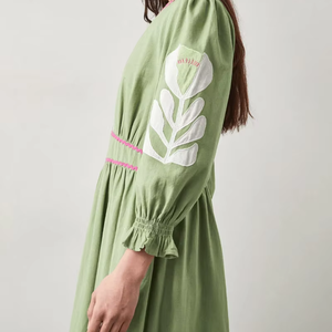 Robe maxi en lin 100% brodée de style bohème douce pour femmes, manches 3/4, col en V, taille naturelle, dentelle, écologique - Product Image 1