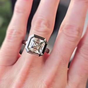 แหวนหมั้นเพชรทรง Asscher ขนาด 5.10 กะรัต เพาะเลี้ยงในห้องปฏิบัติการ ประดับขอบเพชรแบบ Pav Halo ได้รับการรับรองจาก IGI - Product Image 5