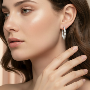 Boucles d'oreilles créoles éternelles en or 14 carats et diamants ronds brillants |   Diamant taille brillant 4,05 carats - Product Image 4