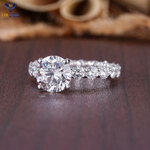 Lab-Stone 4,68 TDW Diamante de corte redondo Anillo de oro blanco Elegancia atemporal Color - Product Image 2