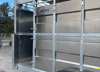 Remorque pour bétail avec escalier hydraulique pour le transport d'animaux, haute sécurité, durable, 14FT X 6FT, tri-essieux, origine France, 50km/h, 1
