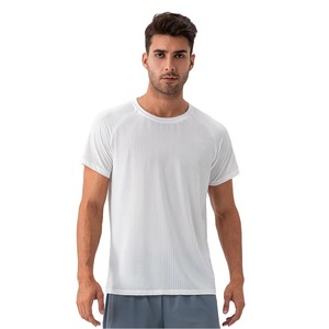 Camiseta con estampado personalizado LogoPro SmartWear Camiseta diaria informal TrendyWear Camiseta clásica de cuello redondo - Product Image 6