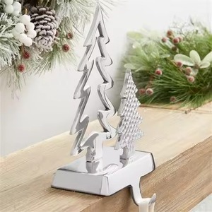 Soporte de calcetín de hierro decorativo para Navidad Gancho de metal fuerte para colgar calcetín de vacaciones y exhibición en el hogar - Product Image 3