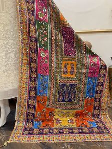 Chal de seda antiguo hecho a mano de lujo para mujer trabajo de espejo pesado impreso estilo étnico directo de Pakistán - Product Image 4