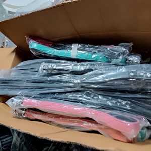 ปลอกคอสุนัขหนังแท้ลายสีทึบพร้อมเม็ดคริสตัลและกระดุมตกแต่ง - Product Image 4