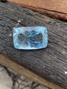 เบาะขนาดใหญ่กะรัตพลอยสีฟ้าสีขาวธรรมชาติสีเขียวมรกตทรงหลวมได้รับการรับรอง26.48กะรัต - Product Image 6