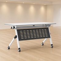 Table de formation modulaire prête à l'emploi avec panneau d'intimité et roulettes pour réunions, salles de classe et ateliers