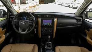 Oferta Especial: Toyota Fortuner EXR 2.7P Gris 2025 - Product Image 5