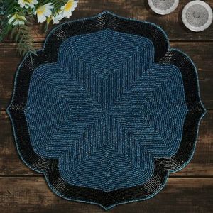 Set de table en coton brodé de perles de rocaille avec logo personnalisé, motif floral vintage, fait main - Product Image 4