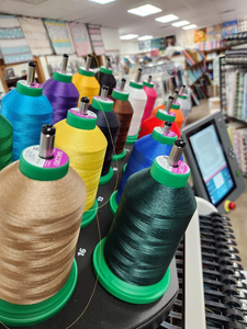 Machine à broder Bernina E16 Pro à 16 aiguilles avec accessoires, machine à coudre, garantie de 3 ans - Product Image 6