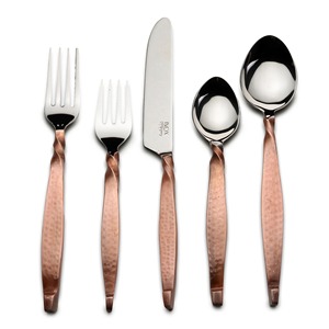 Ensemble de couverts martelés en acier inoxydable portable avec poignée en or rose, parfait pour les accessoires de maison et d'ustensiles de cuisine d'hôtel - Product Image 2