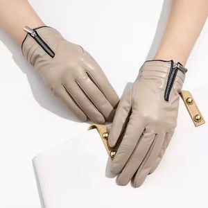 Gants de moto en cuir pour femmes de haute qualité, sur mesure, OEM, doublure en laine respirante, coupe-vent, fabriqués au Pakistan - Product Image 6