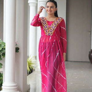 Showstopper Navratri Wear Diseñador elegante Boutique India Alta demanda Rosa Calidad Premium Elegante Impresionante ropa de fiesta Kurti - Product Image 1