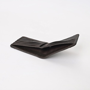 Cartera Bifold de Cuero Vacuno Genuino para Hombre con Múltiples Ranuras para Tarjetas y Logotipo Personalizado - Product Image 6