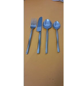 El juego de cubiertos de acero inoxidable con acabado plateado redefine la cena fina con un brillo, equilibrio y durabilidad inigualables - Product Image 1