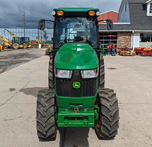 รถแทรกเตอร์ John Deere 5090GV มือสองคุณภาพสูง เครื่องจักรกลการเกษตรขนาดเล็ก รถแทรกเตอร์ขับเคลื่อน 4 ล้อ เครื่องยนต์ดีเซลสำหรับการเกษตร - Product Image 1