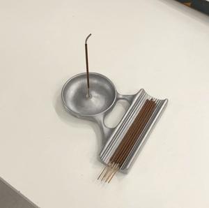 Support de brûleur d'encens en métal doré moderne Décoration intérieure élégante avec plateau d'encens décoratif pour la méditation Yoga Diffuseur d'aromathérapie - Product Image 5