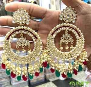 INDIO ÚLTIMO TRADICIONAL KUNDAN CHAPADO EN ORO ALTO CON DISEÑADOR DE PERLAS HERMOSO JUEGO DE PENDIENTES KUNDAN FANCY PARA MUJERES Y NIÑAS - Product Image 4