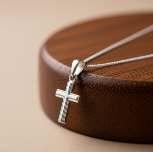 Collier en argent sterling 925 de haute qualité avec pendentif croix en vermeil chaîne à maillons plaquée or pour une tenue de fête - Product Image 3