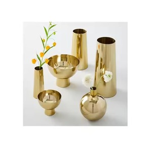 Florero de latón hecho a mano con motivo floral, maceta de metal decorativa para mesa de salón, entrada o decoración de salón - Product Image 5