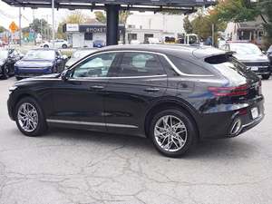 Genesis GV70 2.5T AWD 2024 Noir Intégral d'occasion, Toit ouvrant gauche, Démarrage à distance, Sièges en cuir, Pack Premium, Boîte automatique, Jantes en alliage - Product Image 3