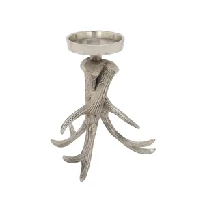Soportes de velas de aluminio plateado hechos a mano para velas cónicas decoración del hogar con atractivo navideño - Product Image 2