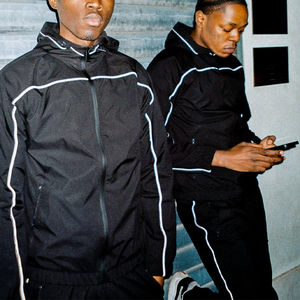 เสื้อกันลมแบบมีซิปสำหรับผู้ชายเสื้อแจ็กเก็ต100% ผ้าไนลอนชุดวอร์มแบบเย็บปะติดชุดกีฬาแบบกำหนดเอง - Product Image 2