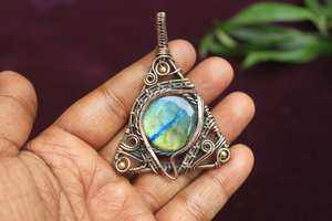 Triangle fait à la main fil de cuivre enveloppé jaune feu Labradorite pendentif Unique pierre naturelle bijoux cadeau - Product Image 6