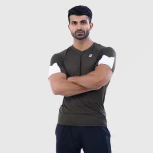 เสื้อยืด Speed Fit ผ้าโพลีเอสเตอร์ถัก 100% น้ำหนักเบา สีพื้น พร้อมลายสกรีน สไตล์เพอร์ฟอร์แมนซ์สำหรับออกกำลังกาย สีเขียวมะกอก - Product Image 1