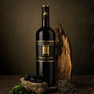 Templum Vino Rosso Tempranillo Invecchiato in Quercia, 100% Tempranillo, 13% ABV, 4 Mesi di Invecchiamento in Quercia, Vino Rosso Spagnolo 750ml - Product Image 2