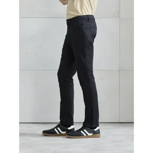 Cintres personnalisés pour jeans et jupes à jambe droite – Solution de merchandising premium - Product Image 6